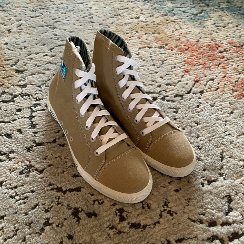 Helly Hansen High Top Sneakers in Beige/Tan Never Worn Size 10